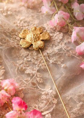 The Golden Daisy Stick