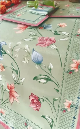 Flora Table Runner